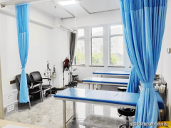 <b>织参取展览揭幕式取艺术沙龙</b>