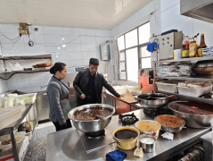 <strong>对于运营场合卫生不达标、健康证过时或</strong>